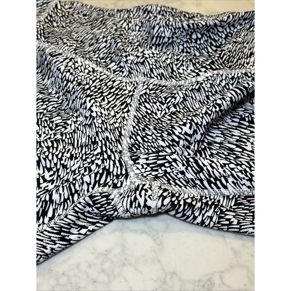 Athleta Ultimate Stash Textured 7/8 Tight Women's Size XL Tailwind Black White - Picture 9 of 10